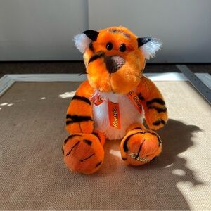 Reese’s candy tiger promo advertisement branded ribbon plush soft cute